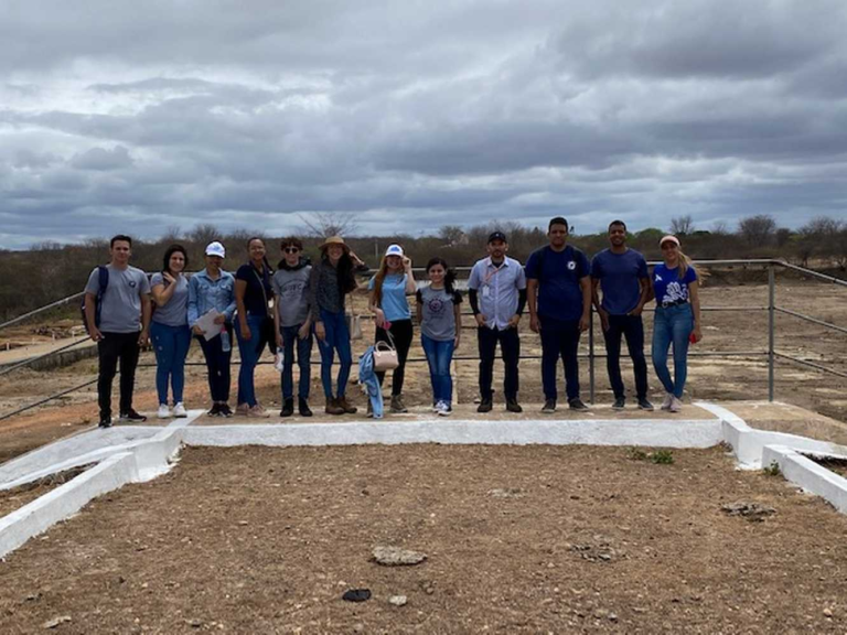 Cogerh acompanha alunos de Engenharia Ambiental em visita ao Açude Carnaubal 