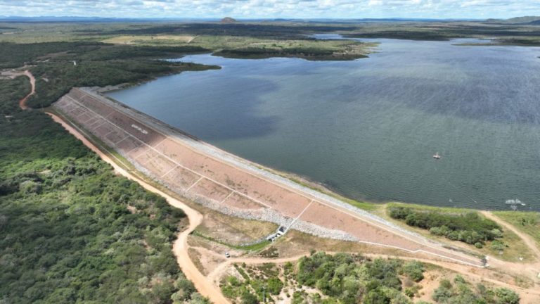 Comissão Gestora do Açude Flor do Campo avalia ações para garantir abastecimento de Novo Oriente
